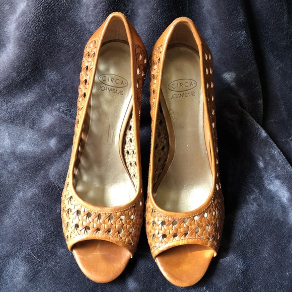 Joan & David | Circa Joan & David Heels - Picture 3 of 8